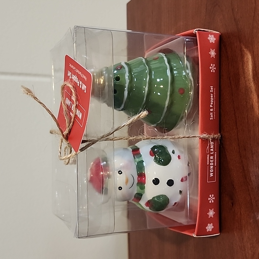 Christmas Salt and Pepper Set
